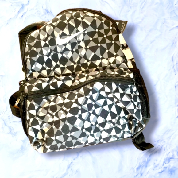 Nike, black and white backpack medium sized - Picture 1 of 7